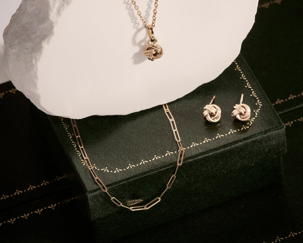 Solirah Signature Knot Necklace – 18K Gold