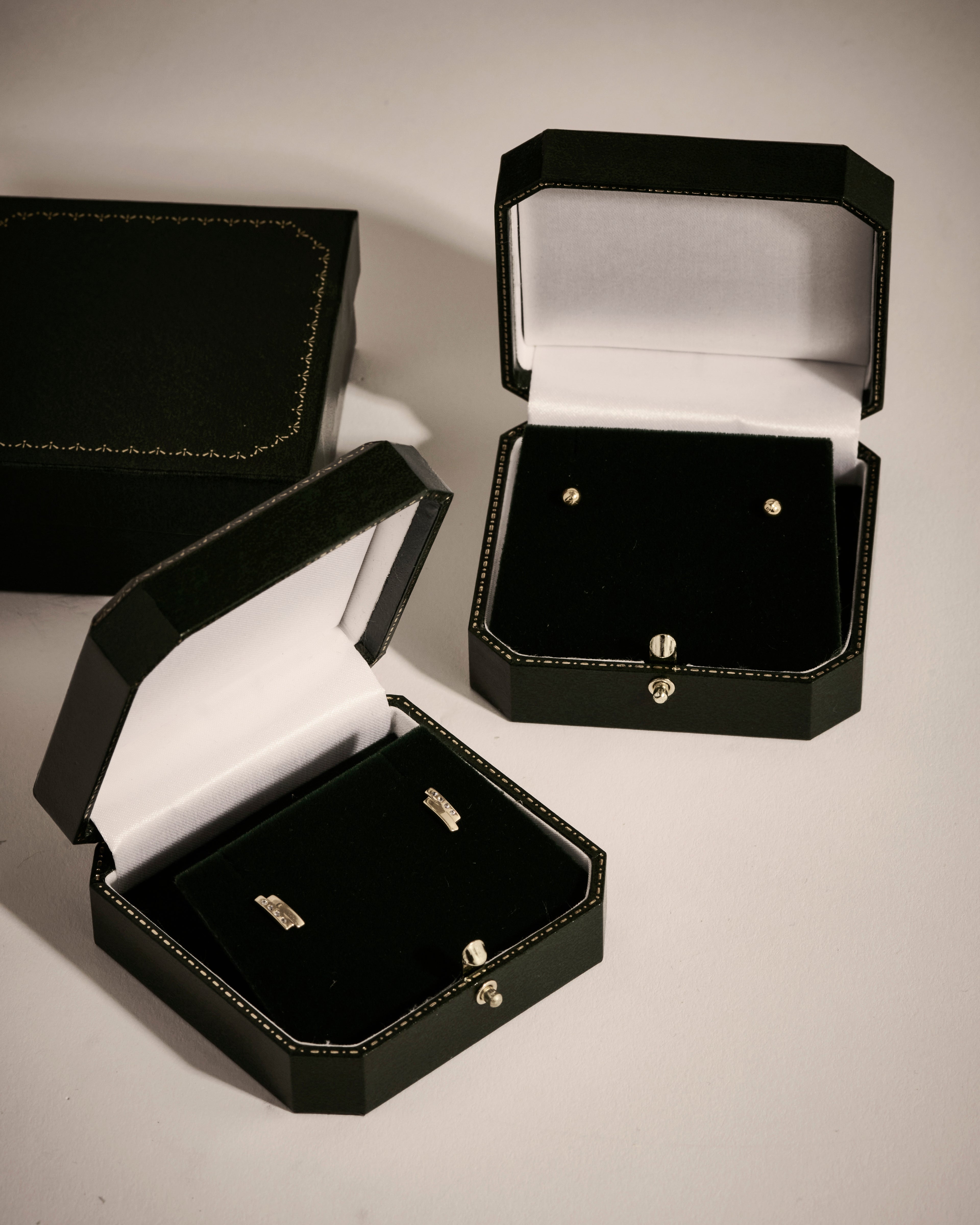 Solirah Sculpted Droplet Studs – 18K Gold